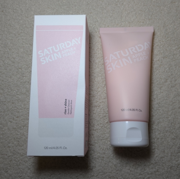 Saturday Skin Gentle Cleanser - Picture 3 of 7